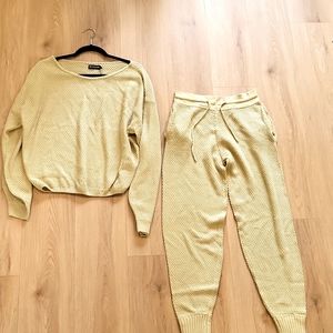 Prettylittle thing knitt sweater and pants set in size small